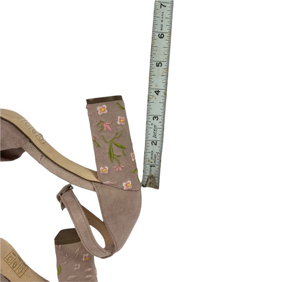 Call It Spring Brelawien floral style  embroidered like Block heels Pink size 6 - Picture 5 of 10